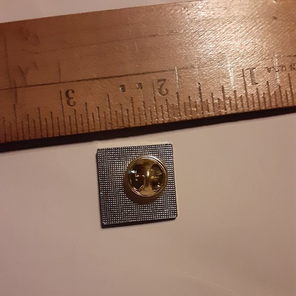 1" Square Enameled Pin No Smoking Please Black Gold White - Picture 3 of 3